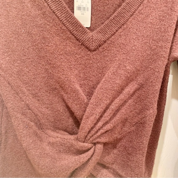 🍷 EXPRESS Wine Red Knot Front V-Neck Cropped Sweater - Picture 3 of 5